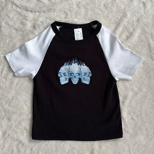 NWT. Skull Cropped Tee.